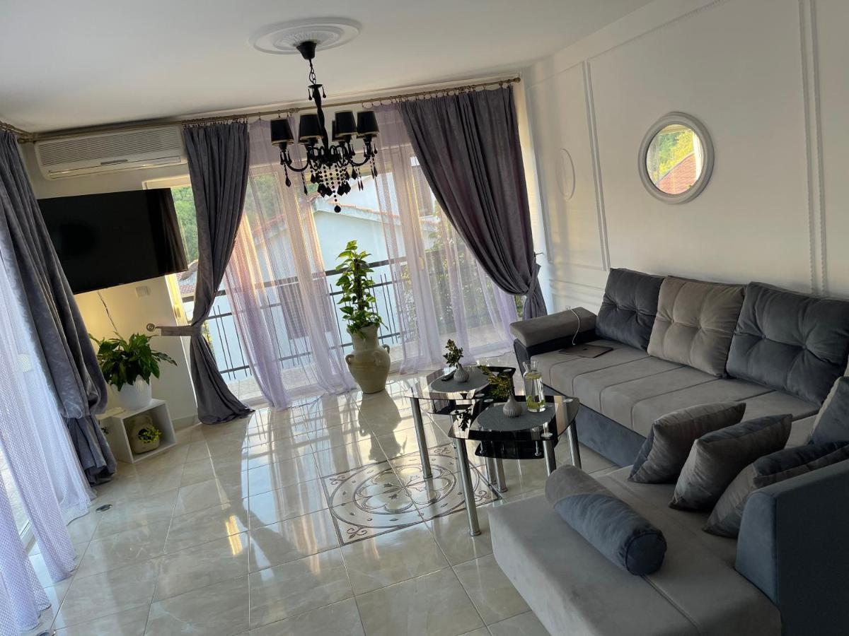 Apartmani Cirovic Luxury ヘルツェグ・ノヴィ エクステリア 写真
